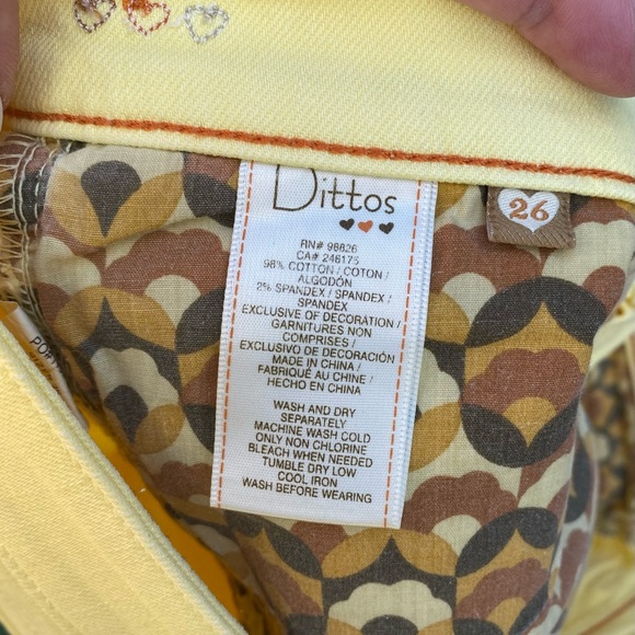 Adorable dittos yellow denim shorts with embroidered heart detail 💛 Sz 26 - Picture 4 of 7
